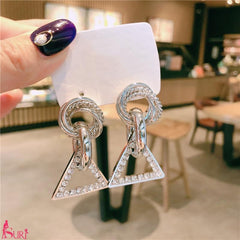 Bông Tai Tòng Teng Khoen Tròn Xoắn Tam Giác Đính Đá