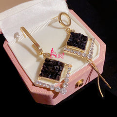 Bông Tai Tòn Teng Bất Đối Xứng Hình Thoi Phối Pha Lê Đen Cá Tính