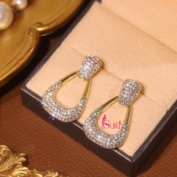 Bông Tai Tòn Teng Tam Giác Bo Cạnh Đính Đá Trắng Lạ Mắt