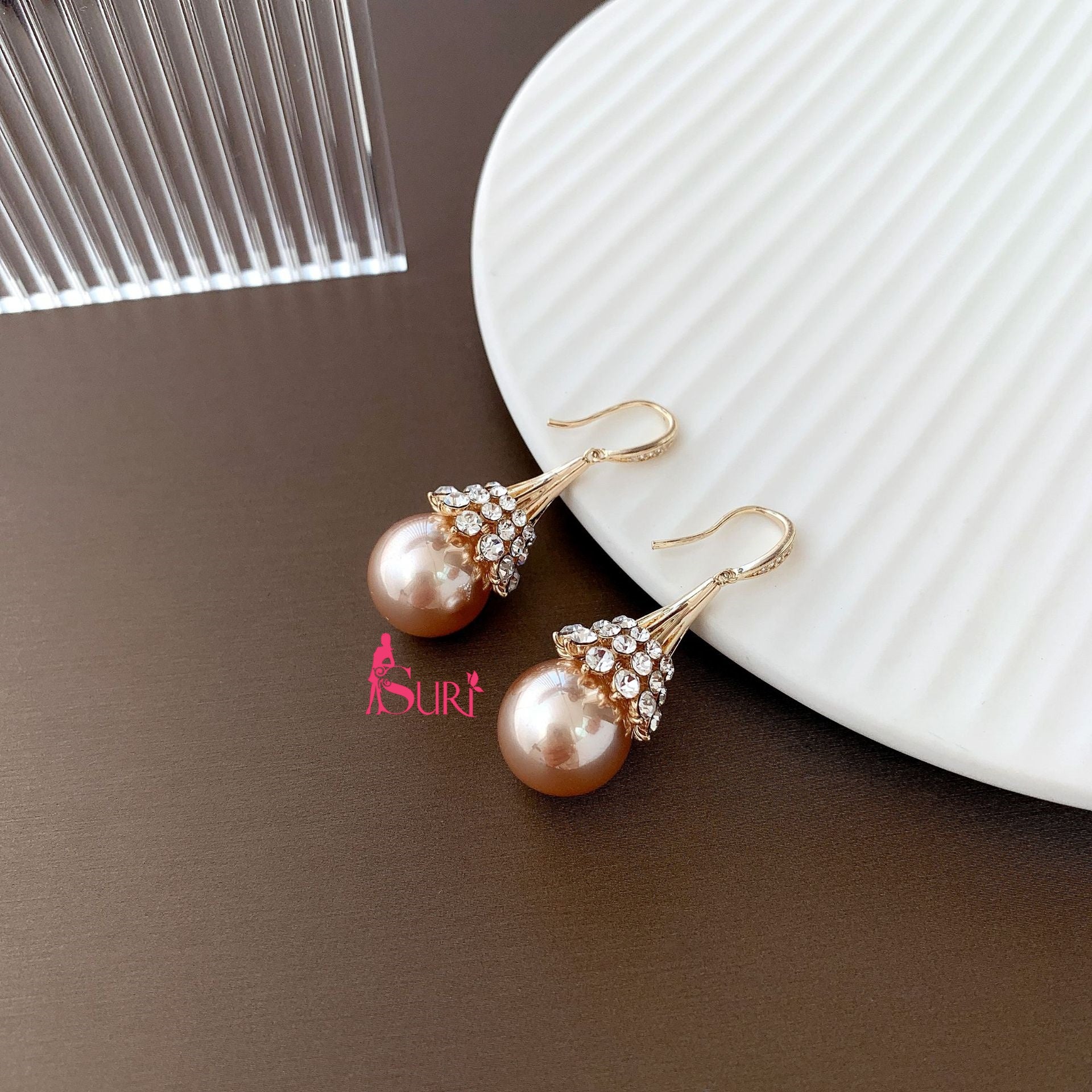 Bông Tai Tòn Teng Ngọc Trai Nâu Đính Đá Sáng Dạng Móc