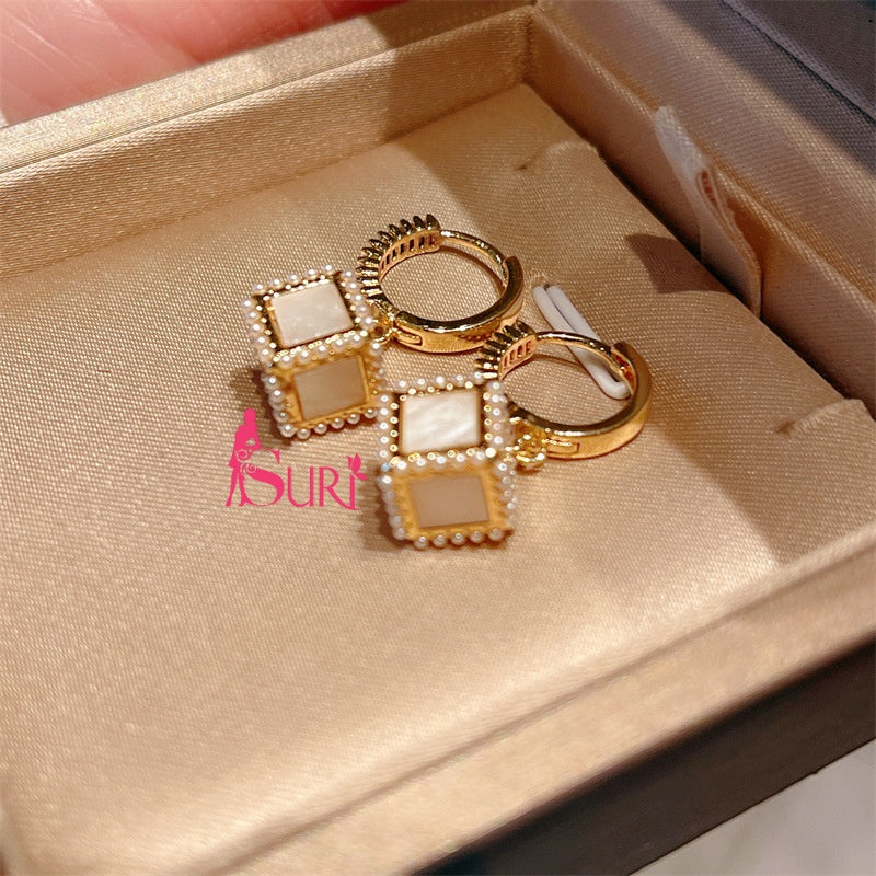 Bông Tai Tòn Teng Khoen Tròn Phối Khối Lập Phương Viền Ngọc Trai Xung Quanh