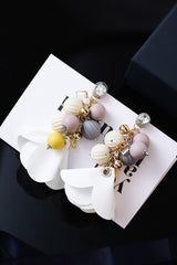 Bông tai tòn teng hoa cẩm chướng trắng