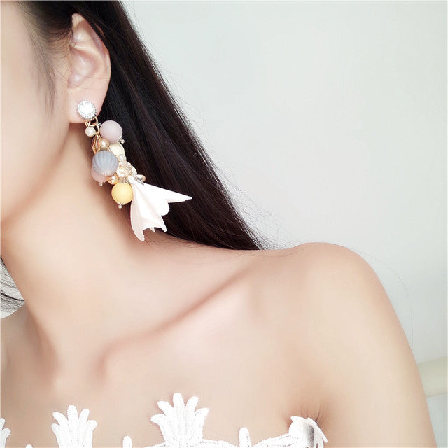 Bông tai tòn teng hoa cẩm chướng trắng