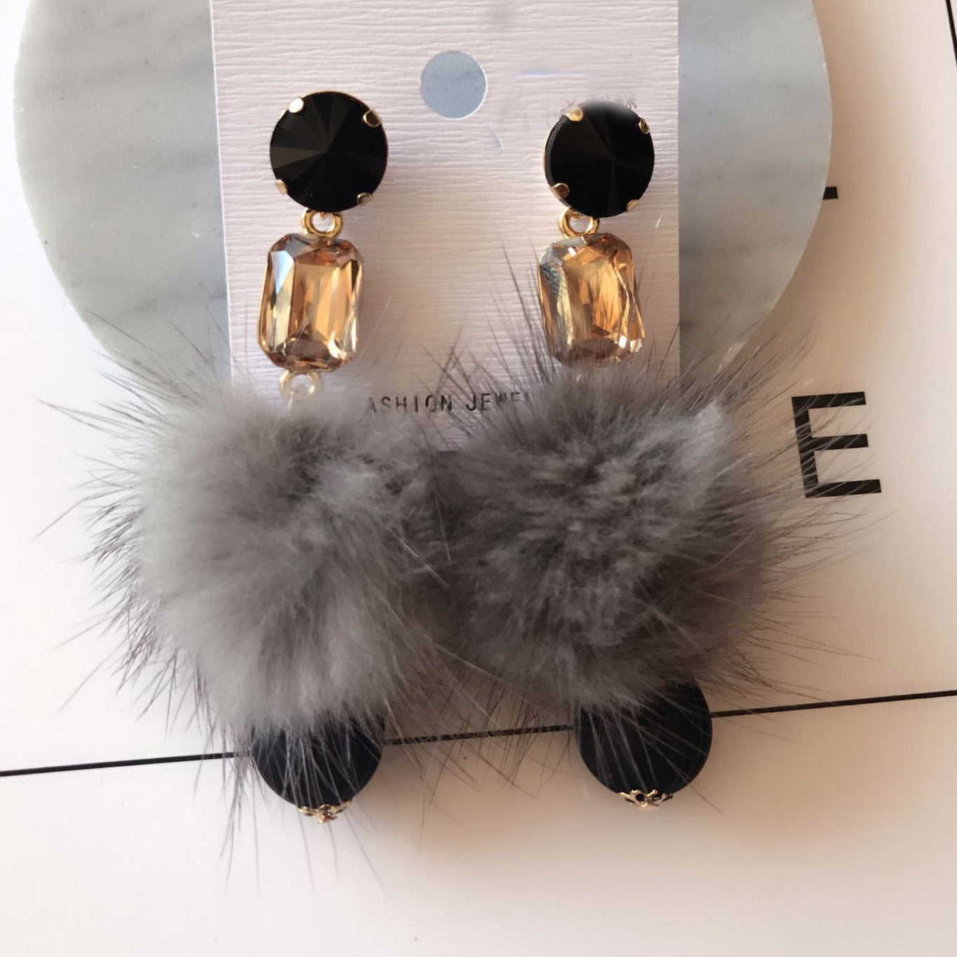 Bông Tai Lông Thú Xám