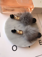 Bông Tai Lông Thú Xám