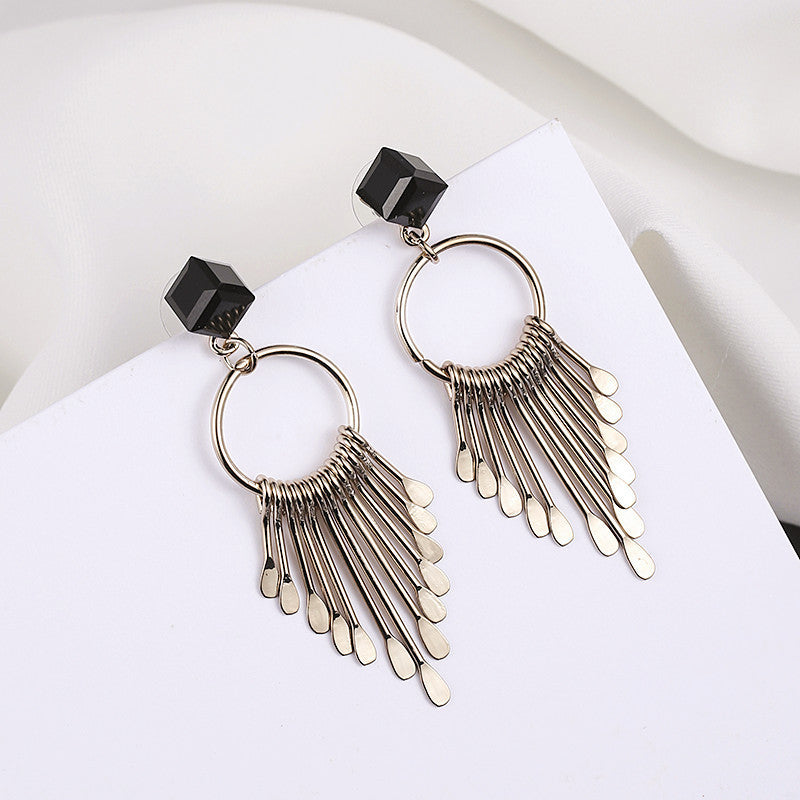 Bông tai tua rua hình học