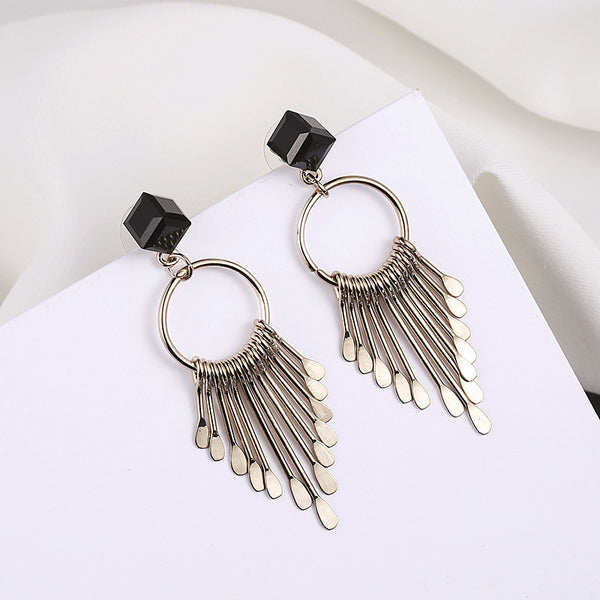 Bông tai tua rua hình học