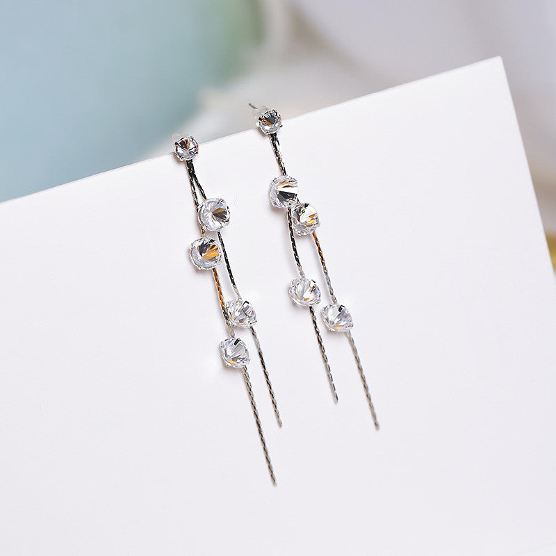 Bông tai tòn teng đính đá