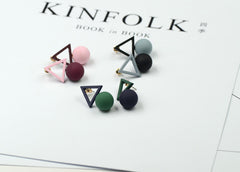 Bông tai tam giác châu đa sắc màu