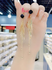 Bông Tai Tòn Teng Hình Thoi Đen Phối Lá Vàng Dáng Dài