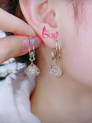 Bông Tai Tòn Teng Khoen Lập Phương Hoa Văn Hoa 4 Cánh Phối Đá Trắng