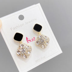 Bông tai tòn teng vuông đá xám