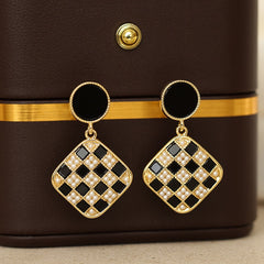 Bông Tai Tòn Teng Hình Thoi Caro Đen Phối Hạt Trai