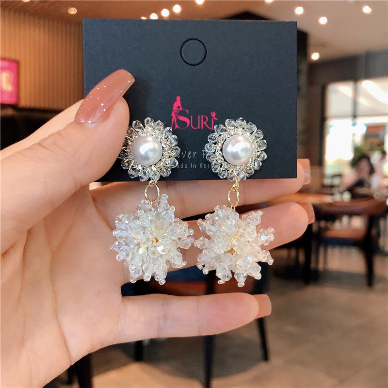 Bông Tai Tòn Teng Hoa Ngọc Trai Phối Chùm Pha Lê Trắng Lạ Mắt