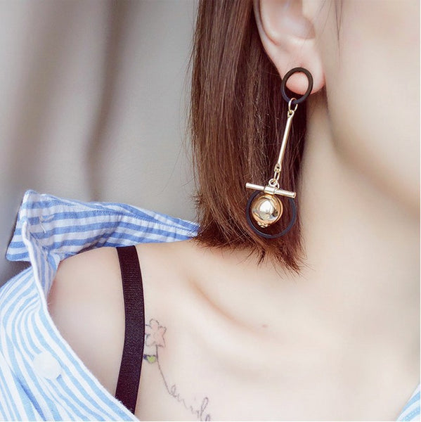 Bông tai tòn teng cá tính bất đối xứng