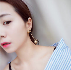 Bông tai tòn teng cá tính bất đối xứng