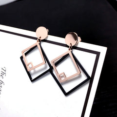 Bông tai tòng teng hình học