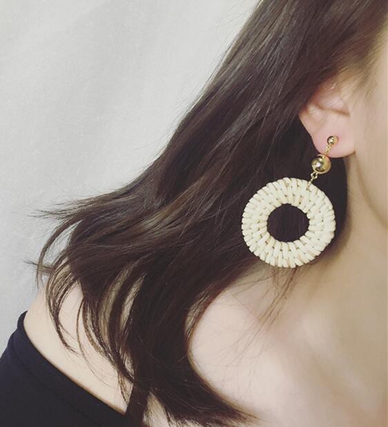 bông tai tròn lo thắt bím