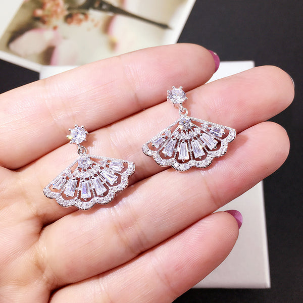 Bông tai tòn teng hình quạt đính đá