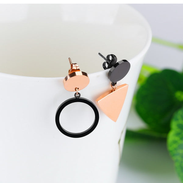 Bông Tai Titan Bất Đối Xứng