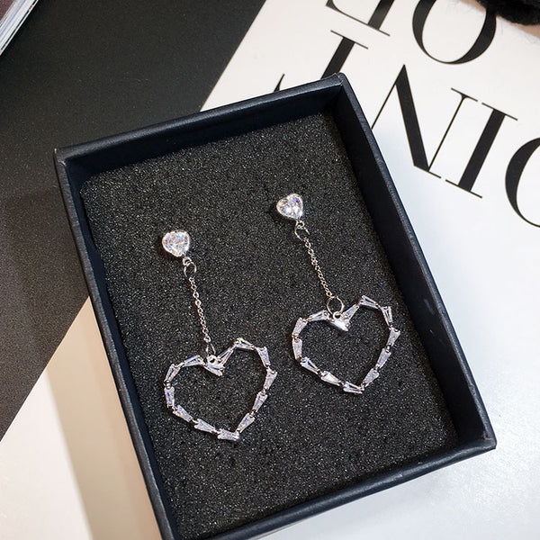 Bông Tai Tòn Teng Trái Tim Đính Đá