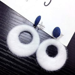 Bông Tai Tòn Teng Khoen Tròn Lông Thỏ Trắng