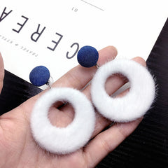 Bông Tai Tòn Teng Khoen Tròn Lông Thỏ Trắng