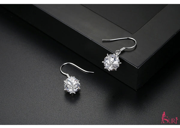 Bông tai tòn teng đá trắng dạng móc