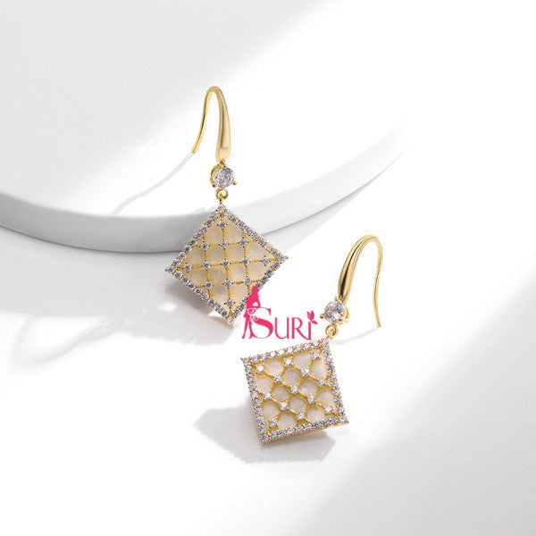 Bông Tai Tòn Teng Hình Thoi Họa Tiết Caro Đính Đá Dạng Móc