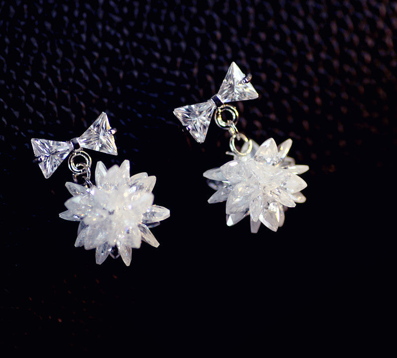 Bông tai nơ đá trắng