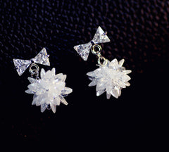 Bông tai nơ đá trắng