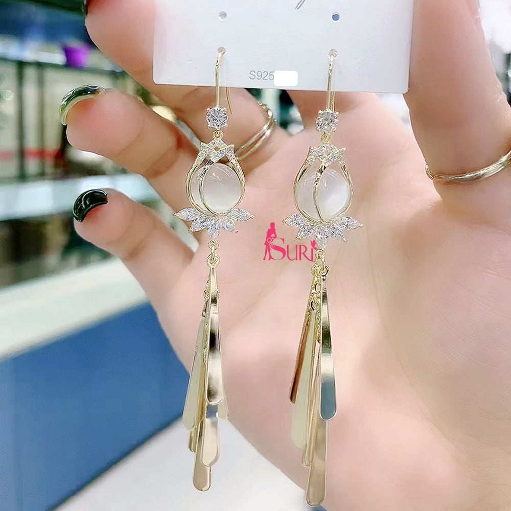 Bông Tai Tòn Teng Tua Rua Vàng Dáng Hoa Sen Đính Đá Dạng Móc