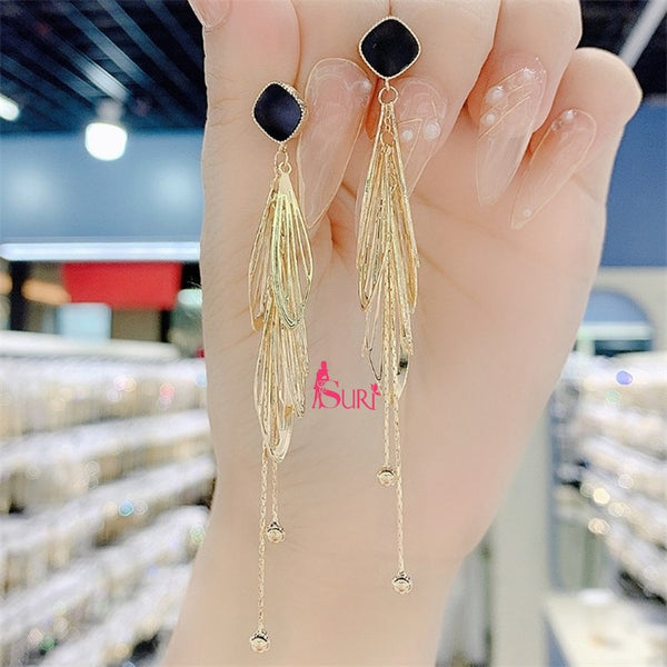 Bông Tai Tòn Teng Hình Thoi Đen Phối Lá Vàng Dáng Dài