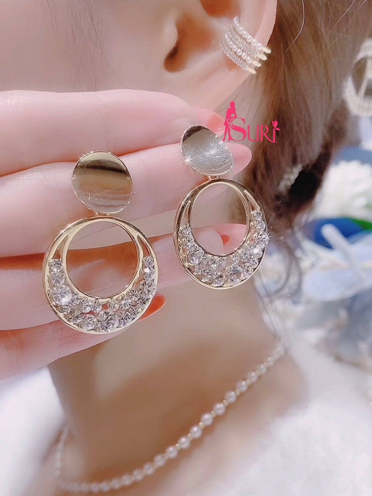 Bông Tai Tòn Teng Hình Tròn Phối Đá Trắng Dáng Khuyết