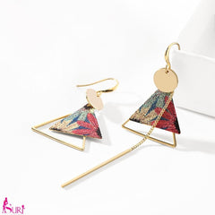 Bông Tai Bất Đối Xứng Tam Giác In Hoa