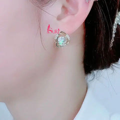 Bông Tai Hình Tam Giác Đính Đá Trắng Siêu Sáng Sát Tai