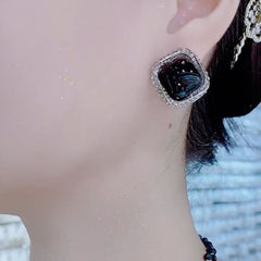 Bông Tai Hình Thoi Đen Viền Đá Dạng Kẹp