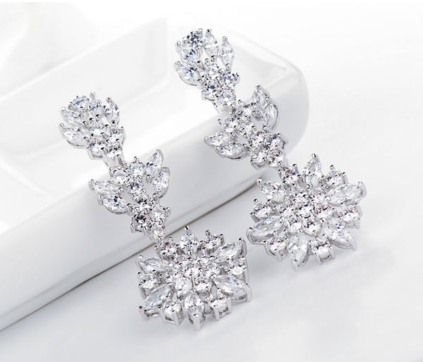 Bông Tai Tòn Teng Hoa Đá Trắng Nhiều Cánh Cao Cấp