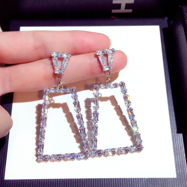 Bông Tai Viền Đá Trắng 4 Cạnh Cá Tính