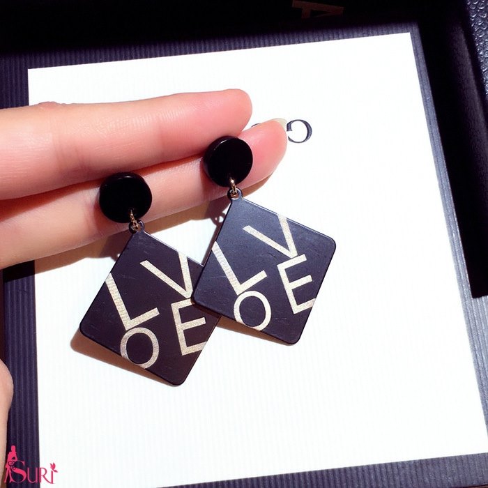 Bông Tai Tòn Teng Hình Thoi Đen Chữ LOVE