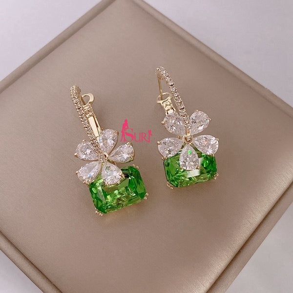 Bông Tai Khoen Hoa Trắng Phối Đá Xanh Lá Chữ Nhật Siêu Xinh