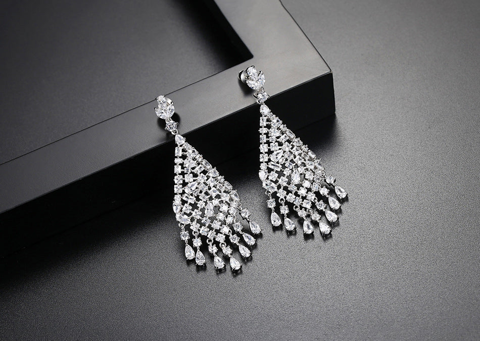 Bông Tai Tòn Teng Hình Thoi Tua Rua Nạm Đá Trắng Cao Cấp