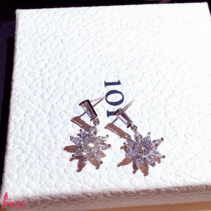 Bông Tai Tòn Teng Hoa 8 Cánh Trắng