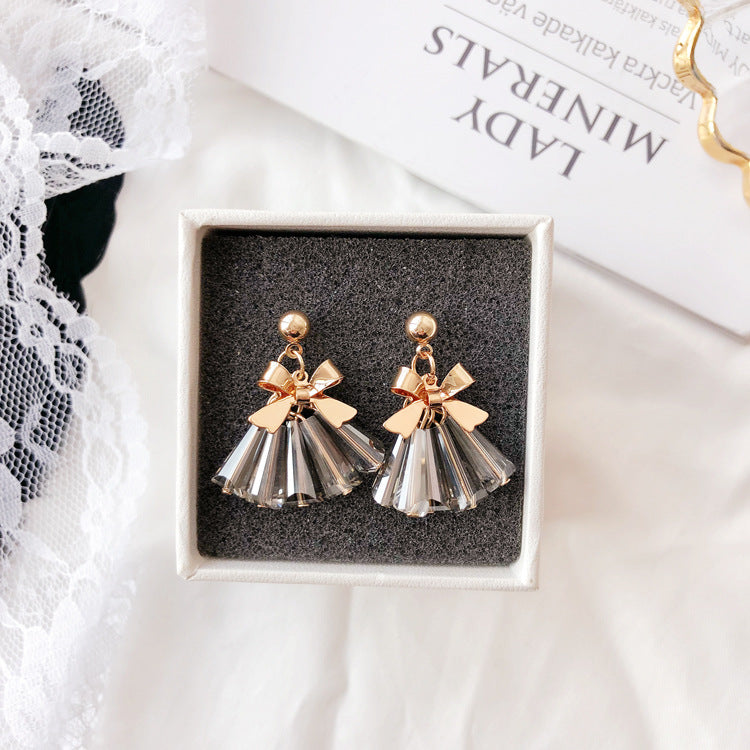 Bông tai nơ đính đá xám