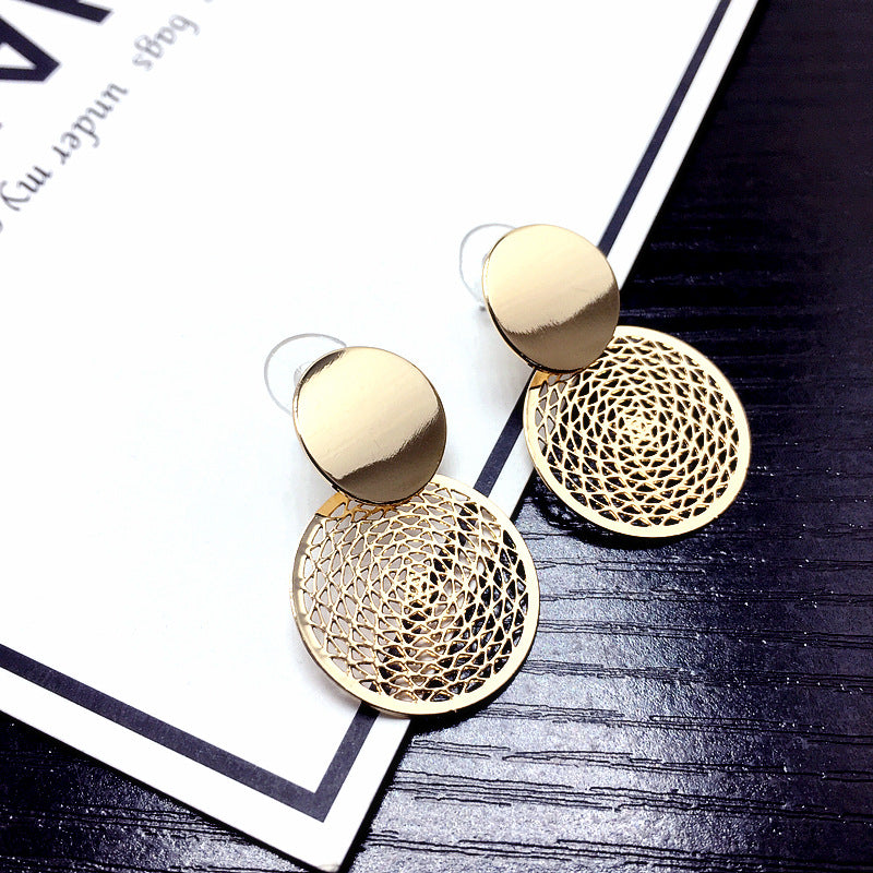 Bông tai khoen vàng sát tai