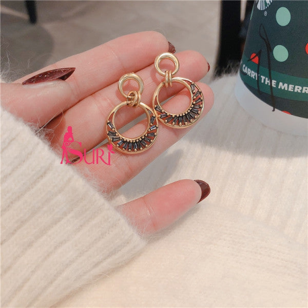 Bông Tai Tòn Teng Trăng Khuyết Vàng Đính Đá Đen