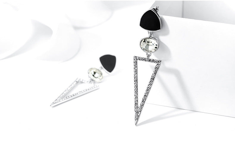 Bông tai tam giác đính đá đen