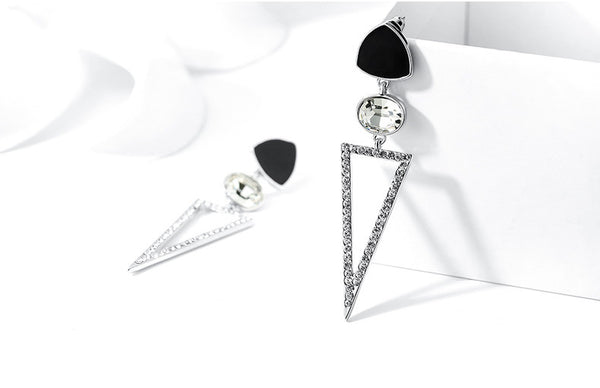 Bông tai tam giác đính đá đen