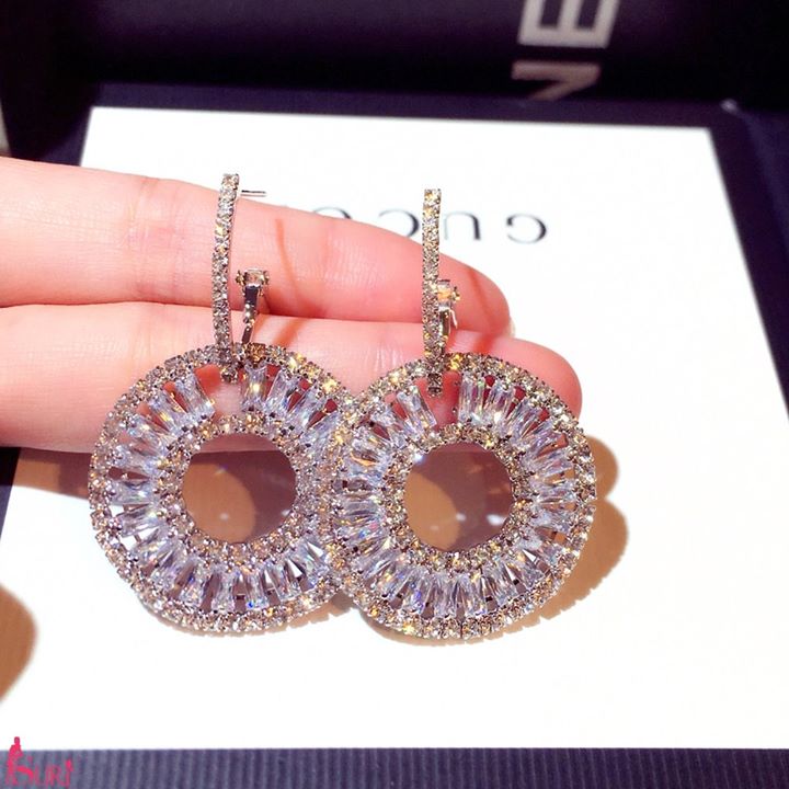 Bông Tai Khoen Tròn Đá Trắng Bản Dẹp