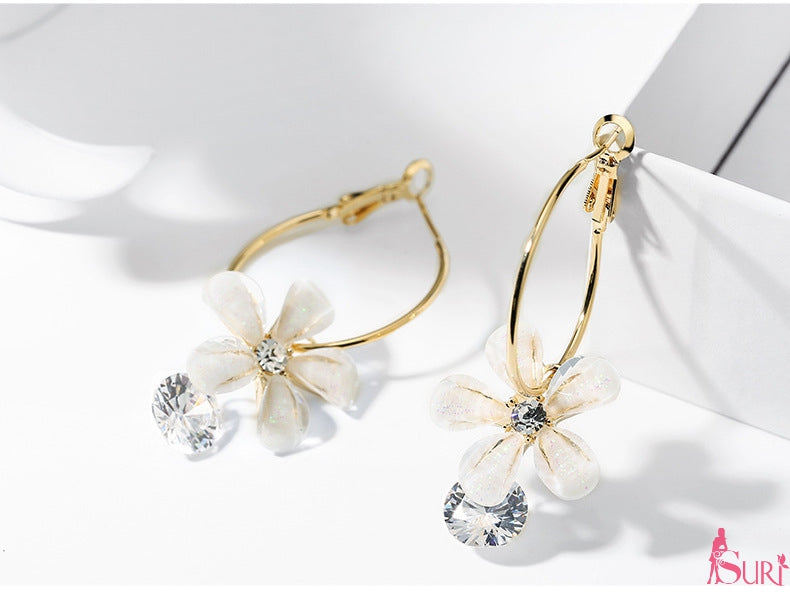 Bông tai khoen hoa đá trắng